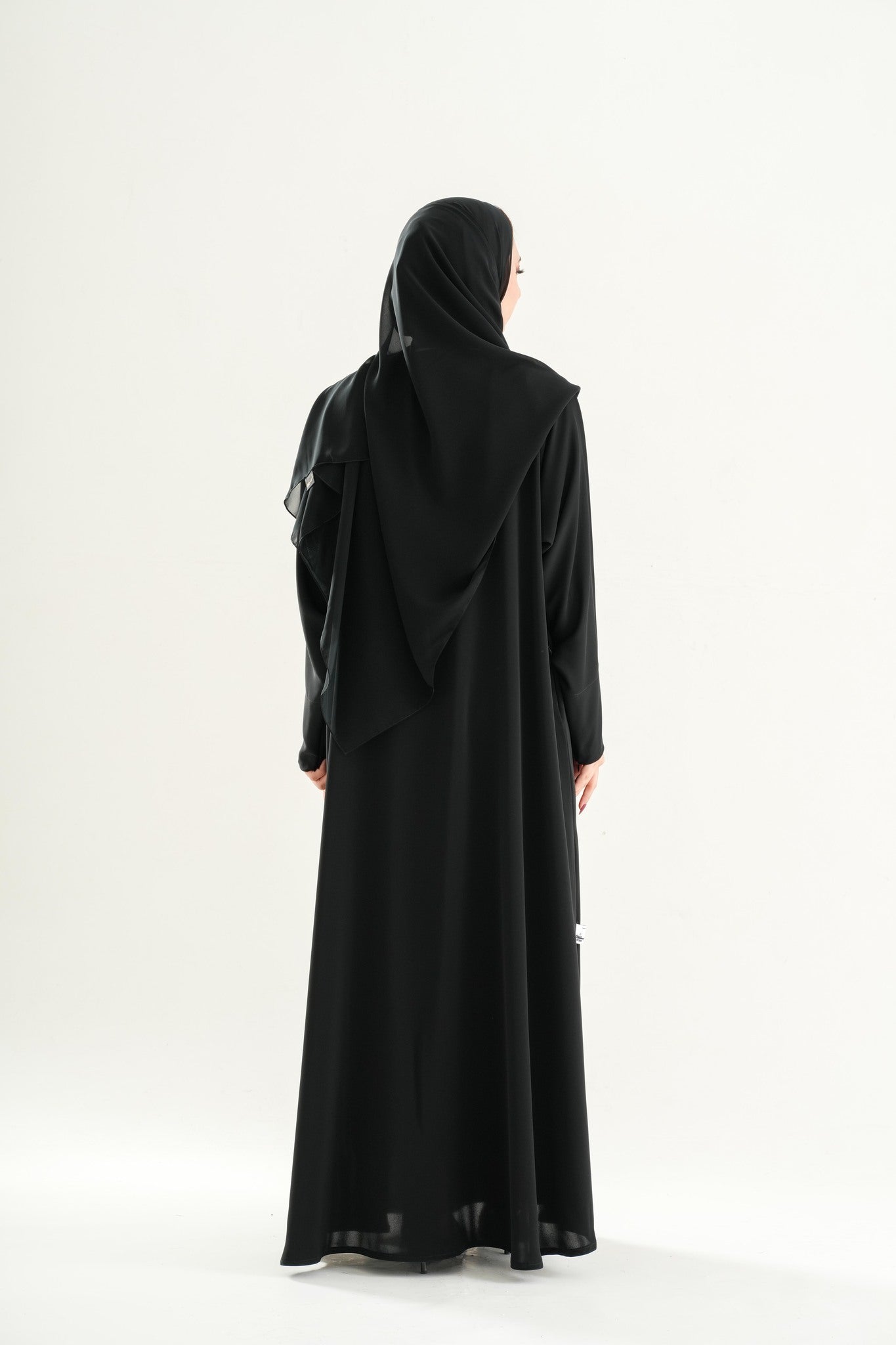 Model 1 Umrah Abaya – Front Neck Button Design with Sleeve Zips