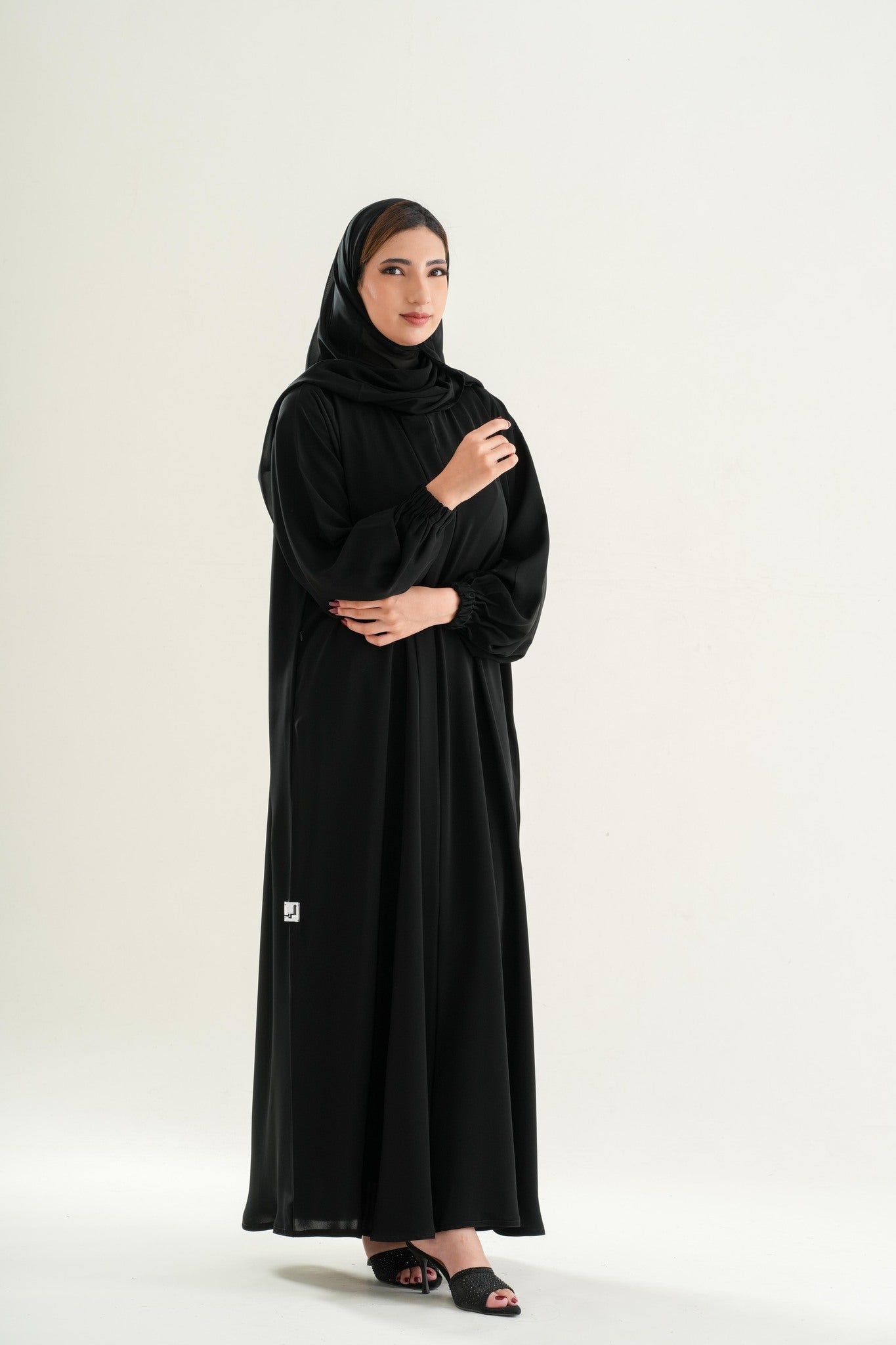 Model 4 Full Zipper Abaya – Luxury Covered Zip Design