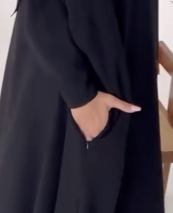 عباءة الجيب الكلاسيكية السوداء M06