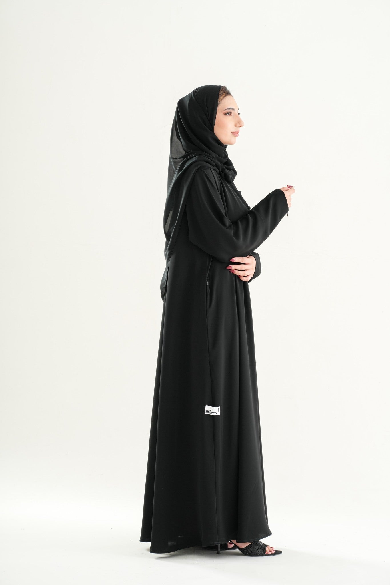 Model 1 Umrah Abaya – Front Neck Button Design with Sleeve Zips