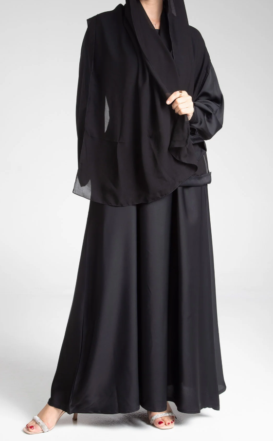 عباءة الجيب الكلاسيكية السوداء M06