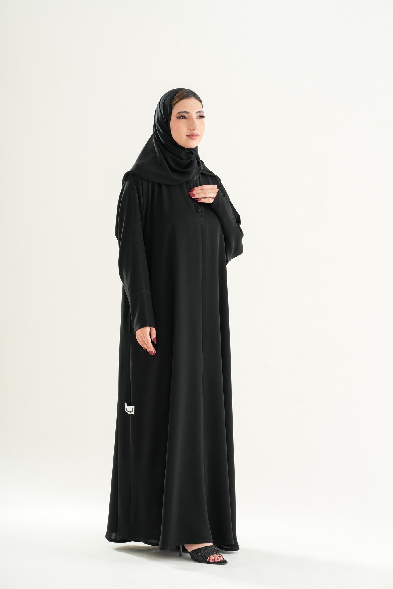 Premium Umrah & Hajj Abaya Model U101 with front button opening and sleeve zippers, made in UAE