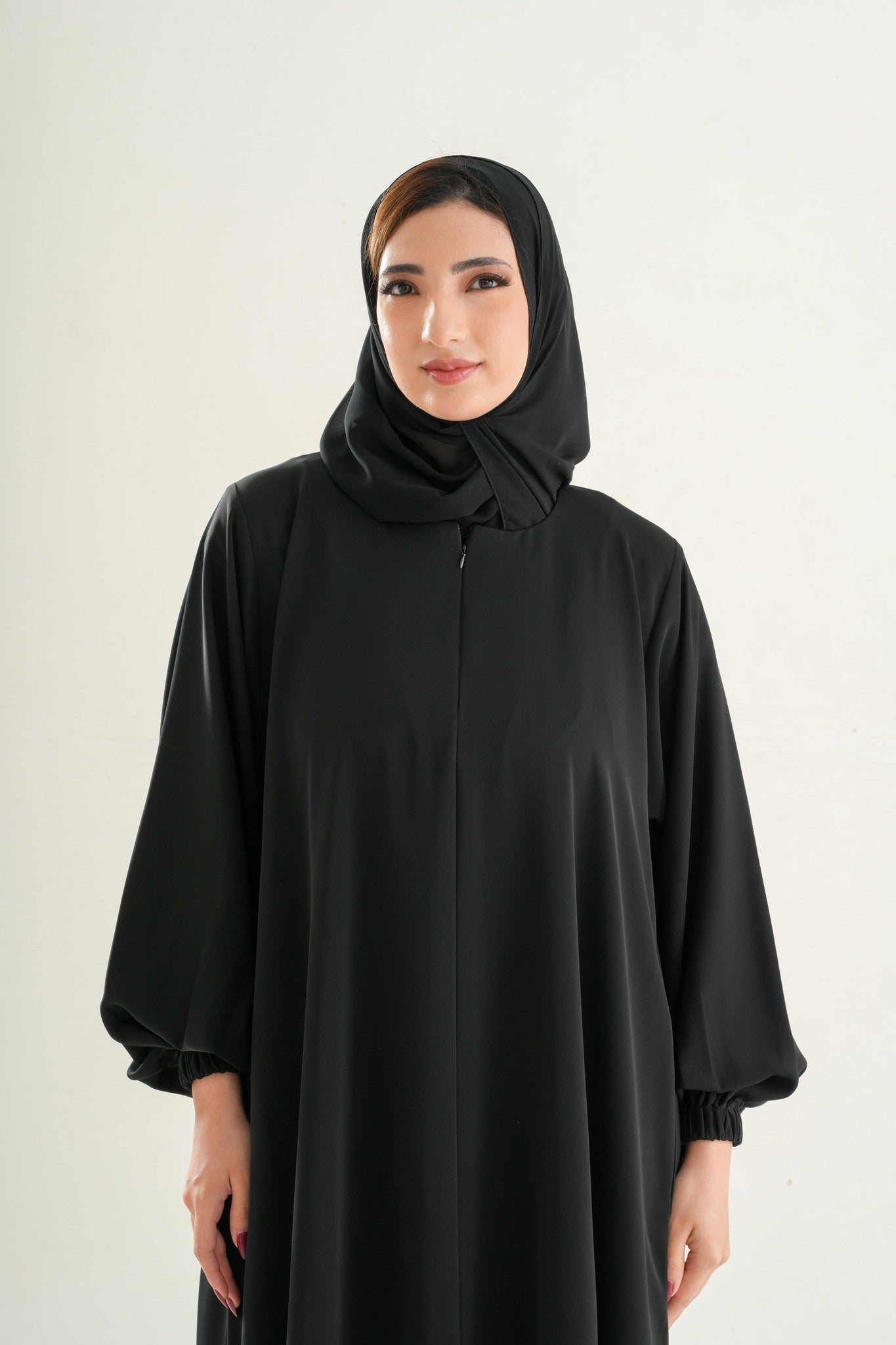 u105-umrah-hajj-abaya-black-front-view