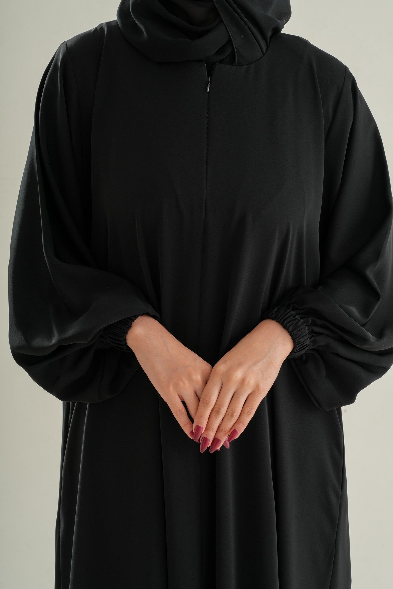 u105-umrah-hajj-abaya-semi-zipper-detail