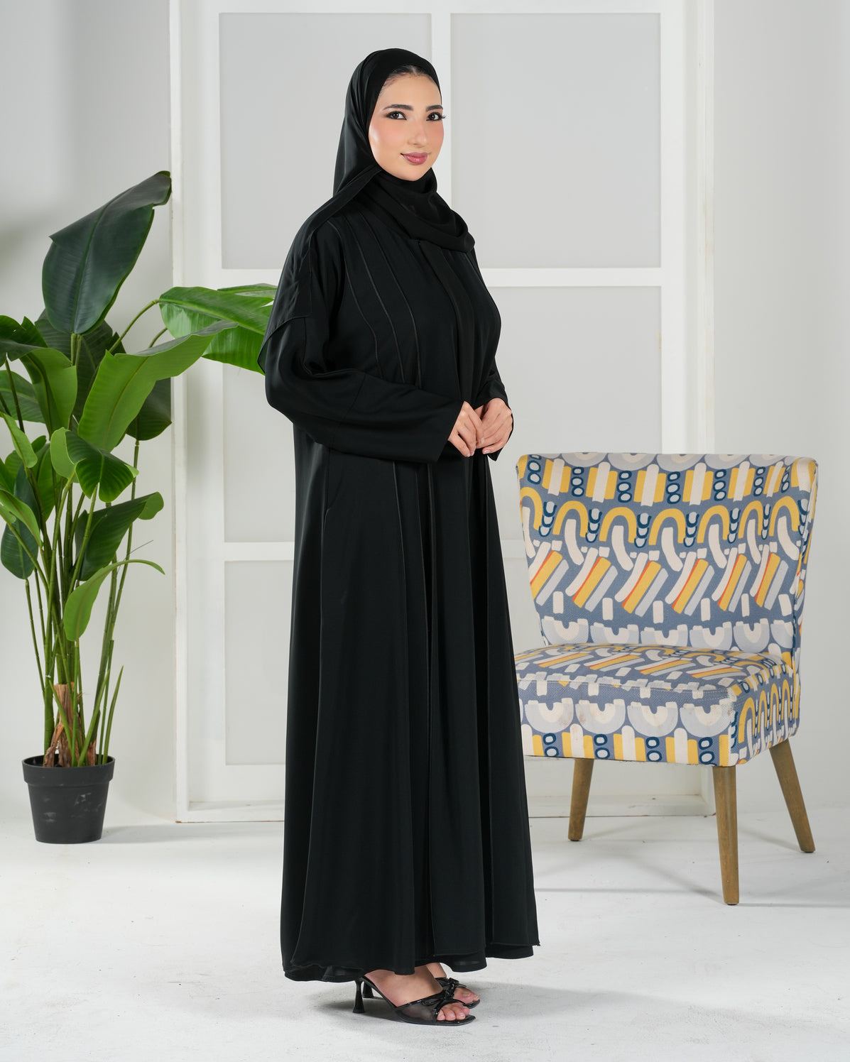 u107-umrah-hajj-abaya-black-side-view-alresha-abaya